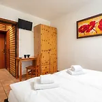Widok Bed & Breakfast 3*